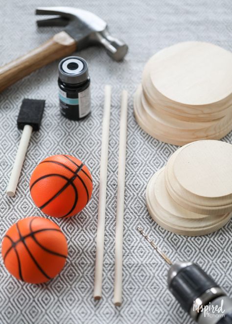 Basketball Centerpiece Ideas Diy, Basketball Centerpieces Diy, Diy Basketball Centerpiece Ideas, Basketball Banquet Decorations, Basketball Banquet Centerpieces, Basketball Banquet Ideas, Basketball Centerpiece Ideas, Diy Basketball Party, Sports Banquet Centerpieces