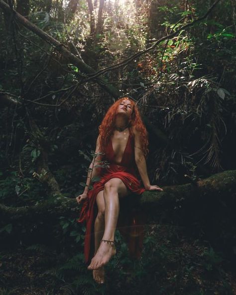 Trending Poses, Outdoor Goddess Photoshoot, Witchy Wood Photoshoot, Boho Forest Photoshoot, Forest Woman Photography, Mystical Photoshoot Ideas, Forest Fairy Photoshoot Ideas, Fall Fairy Photoshoot, Forest Shoot Photography