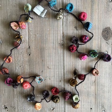 Sophie Digard, Knit Jewelry, Crochet Jewelry Patterns, Yarn Craft, Crocheted Flowers, Necklace Ideas, Fiber Jewelry, Freeform Crochet, Textile Jewelry