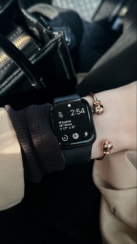 Apple Watch Phone, Apple Packaging, Long Shiny Hair, Apple Watch Fashion, Smartwatch Women, Pretty Phone Cases, Black Femininity, Engagement Rings Bridal Sets, Hand Watch