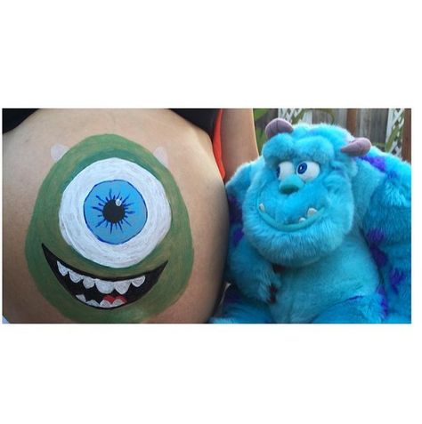 Pin for Later: Give Your Bump a Halloween Makeover Mike Wazowski Your belly makes the perfect canvas for Monsters Inc. star Mike Wazowski's face. Fun Face Paint, Tricks For Halloween, Halloween Face Painting, Mike Wazowski, Scary Monsters, Face Painting Halloween, Some Body, Trunk Or Treat, Pregnant Belly