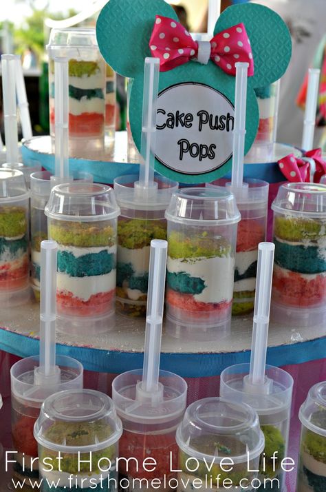 Cake Push Pops...so cute!! Lemon Dijon Chicken, Diy Party Decor Ideas, Cake Push Pops, Push Up Pops, Diy Party Decor, Grilled Lemon, Dijon Chicken, Parfait Desserts, Themed First Birthday