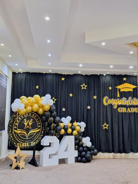 Decoration For Freshers Party, Graduation Stage Decoration Ideas, Freshers Decoration Ideas, Indoor Graduation Party Ideas, Freshers Party Decoration Ideas, Farewell Party Ideas Decoration, Graduation Decoration Ideas Backdrops, Graduation Ceremony Ideas, Farewell Decoration Ideas