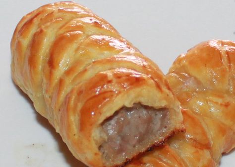 How to Make Sausage Rolls: A Deliciously Easy Recipe With Ready Made Puff Pastry Sausage Roll Pastry, Sausage Puffs, Make Sausage, Homemade Sausage Rolls, Sausage Rolls Recipe, Puff Pastries, Sausage Roll, Easy Puff Pastry, Scottish Recipes