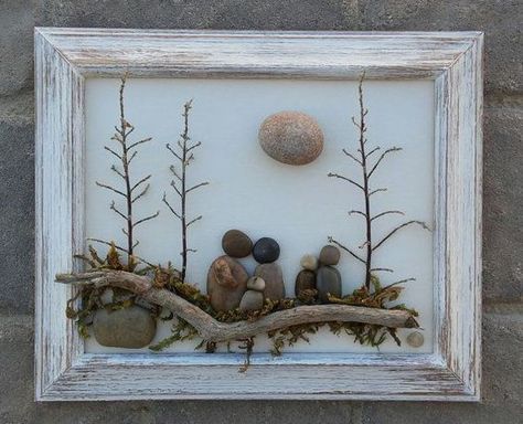 Put your old pebbles to good use with a few fun and easy pebble art crafts for kids! Kids of all ages will enjoy making art out of pebbles! Tre Kunst, Deco Champetre, Stone Wall Art, Pebble Art Family, Art Pierre, Rock And Pebbles, Family Of Five, Beach Crafts, A Log