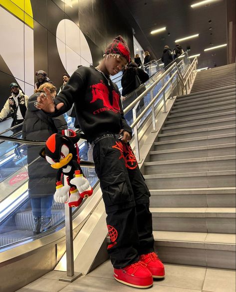 Chill Outfits Winter, Red Y2k Outfit, Red Streetwear Outfit, Streetwear Boots, Moon Boots Outfit, Winter Outfits Men Streetwear, Men Aesthetic Outfits, Chris Brown Outfits, Y2k Outfits Men