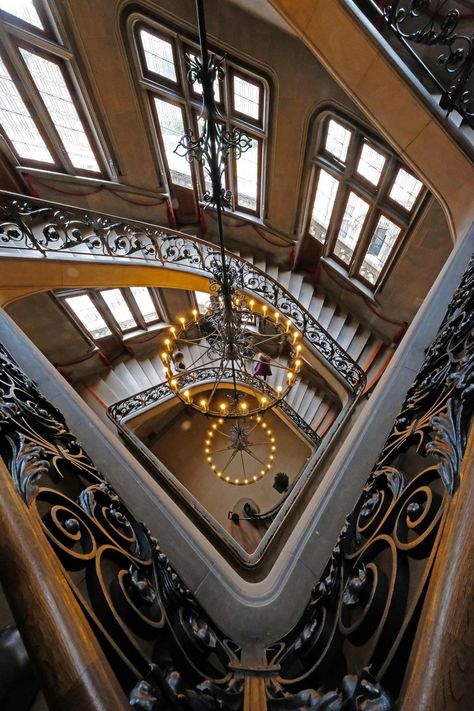 South Jamaica Queens, Biltmore House Interior, Beautiful Staircases, Huge Houses, Biltmore House, Classical Interior, Estate House, Spiral Staircases, Anywhere But Here