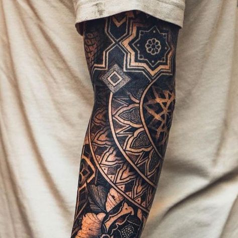 Tattoo Ideas Men Arm, Leg Band Tattoos, Left Arm Tattoos, Mandala Tattoo Sleeve, Dr Woo, Rose Shoulder Tattoo, Tattoos Men, Men Tattoos Arm Sleeve, Dot Tattoos