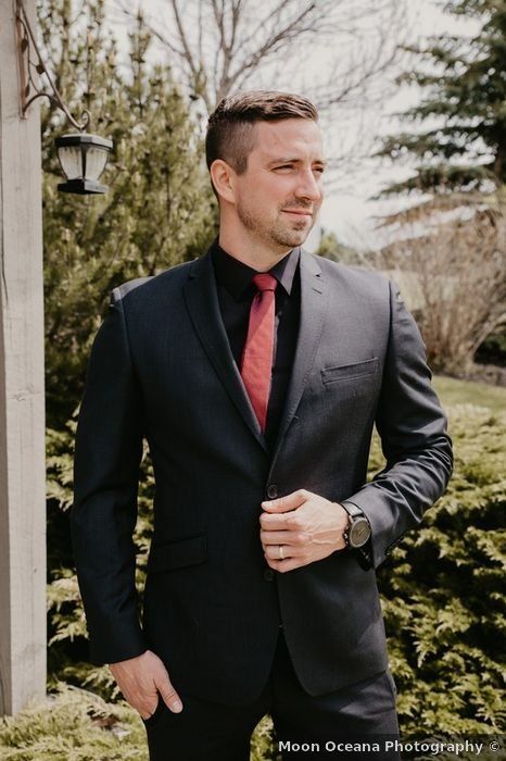 Groom  outfit ideas - red tie, black, suit, tuxedo {Moon Oceana Photography} All Black Suit Burgundy Tie, Black Suit Burgundy Tie, Black Suit With Burgundy Tie, Black Suit With Red Tie, Black Suit Black Shirt, Black Suit Red Tie, Suit Red Tie, Groom Outfit Ideas, Suit With Red Tie