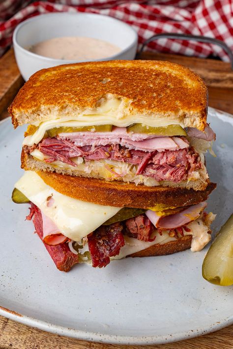 Cuban Reuben Reuben Recipe, Reuben Sandwich Classic, Reuben Sandwiches, French Toast Sandwich, Beef Ham, Savoury French Toast, Sandwhich Recipes, Best Sandwich Recipes, Russian Dressing