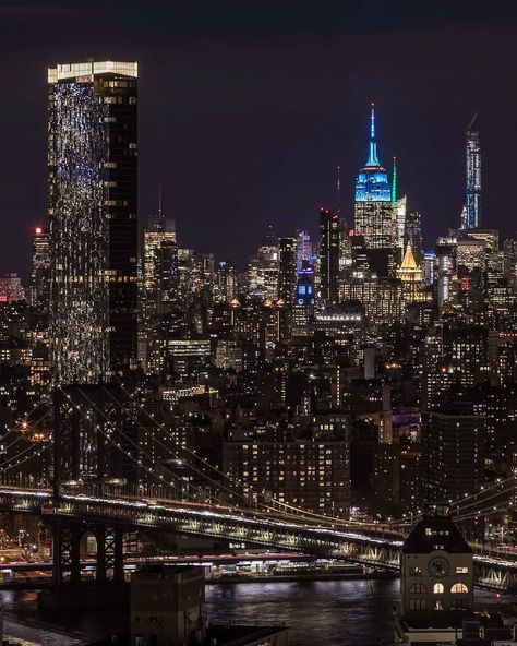 New York Profile Picture, Ney York At Night, Nyc Evening, Cities At Night, New York At Night, Nyc At Night, Night Views, New York City Night, City Lights At Night