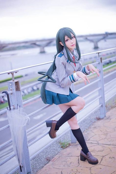 Tsuyu Asui Cosplay Hot Anime Cosplay, Uraraka Cosplay, Cosplay Poses, Asui Tsuyu, My Hero Academia Cosplay, Mha Cosplay, Snk Cosplay, Epic Cosplay, Kawaii Cosplay