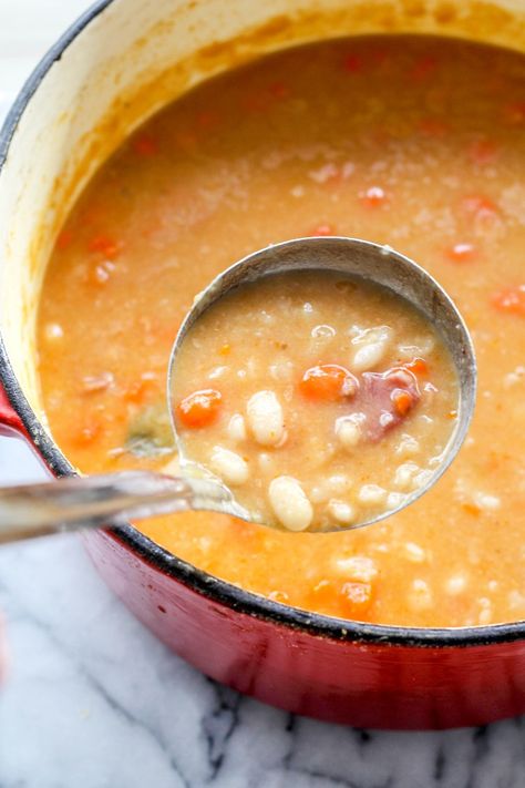 Hungarian Bean Soup, Hungarian Soup Recipes, Great Northern Bean Soup, Hungarian Dishes, Legumes Recipes, Green Beans Soup, Ham Bone Soup, Ham And Bean, Italian Christmas Recipes