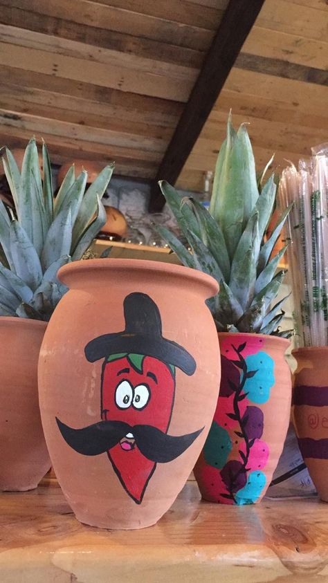 Cantaritos Decoration, Clay Pot Projects, Alcohol Humor, Mens Haircuts Fade, Clay Pots, Clay Projects, Diy Painting, Planter Pots, Vase