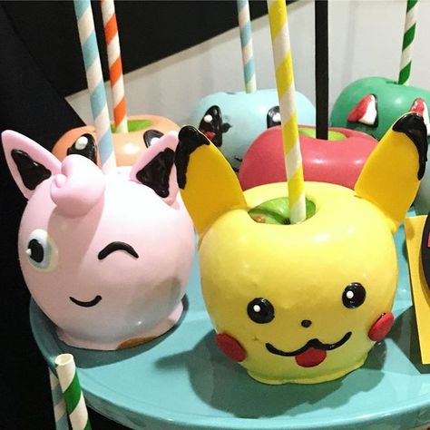 Pokemon Candy Apples, Pokémon Treats, Coated Oreos, Jiggly Puff, Pokemon Candy, Pokemon Party, Chocolate Coating, Tasty Treats, Candy Apples