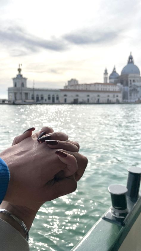 Venice Italy Couple, Venice Couple, Venice Aesthetic, Husband Aesthetic, Art Nails, Venice Italy, Italy Travel, Aesthetic Art, Couple Goals