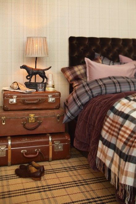 Dishfunctional Designs: Creative Uses for Vintage Suitcases Masculine Bedroom Design, Masculine Bedroom, Vintage Suitcases, Dreamy Bedrooms, Wallpaper Vintage, Design Del Prodotto, Remodel Bedroom, Boy's Bedroom, Suitcases