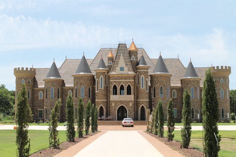 Castles in America Castles In America, American Castles, Modern Castle, Oheka Castle, Castle Home, Dream Mansion, Old Mansions, Casas The Sims 4, Castle Designs