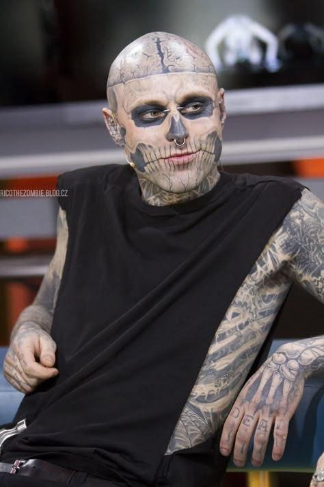 Su sonrisa Rick Genest, Zombie Boy, Canadian Models, Inked Men, Face Tattoo, Jesse Pinkman, Skeletal, Canadian Artists, Body Mods