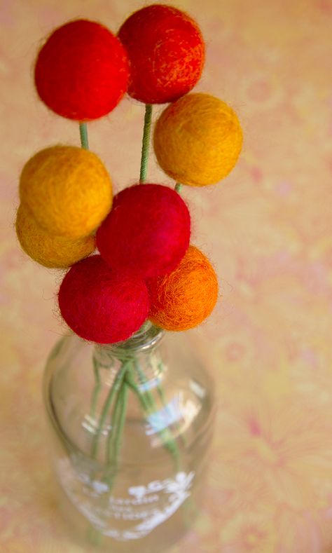 Billy-Balls #fellt #autumn #fall Felt Ball Crafts, Ball Flowers, Billy Balls, Lace Saree, Felt Leaves, Floral Picks, Felt Balls, Felt Ball, Crafty Projects