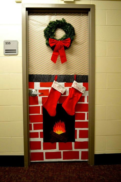 Dorm Room Christmas Decorations, Christmas Dorm Decorations, Christmas Dorm, Door Decorations College, Diy Christmas Door Decorations, Dorm Door Decorations, Utah Hiking, Holiday Door Decorations, Diy Dorm Decor