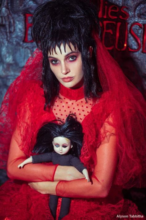 Lydia Beetlejuice Costume, Halloween Costumes Princess, Tim Burton Costumes, 3 Halloween Costumes, Costumes For Best Friends, Lydia Deetz Costume, Beetlejuice Halloween Costume, Friends Trio, Halloween Bride Costumes