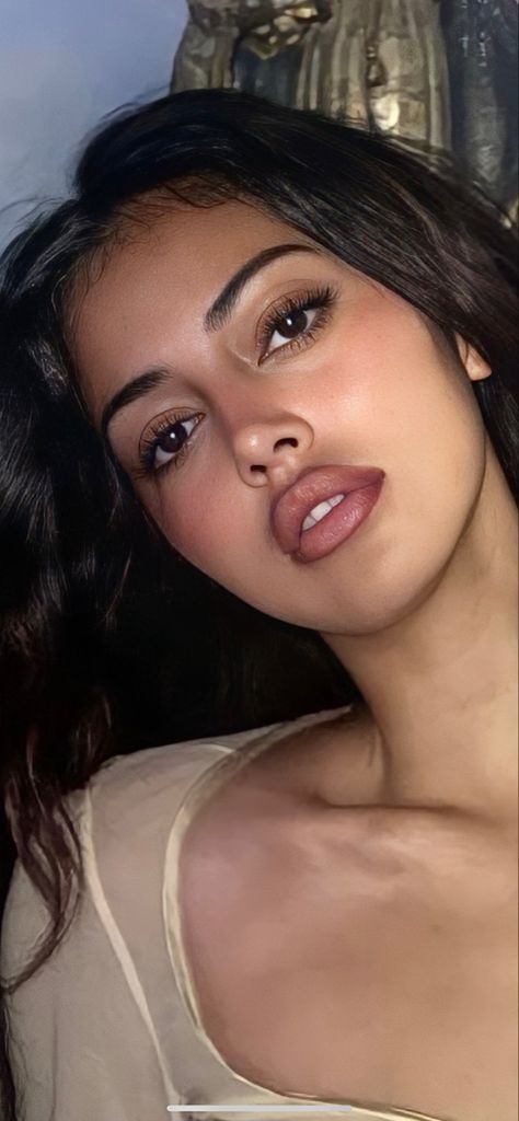 Cidney Kimberly, Natural Beauty Face, Straight Brows, Round Face Makeup, Nose Makeup, Makeup Books, Face Aesthetic, Cindy Kimberly, Healthy Skin Tips