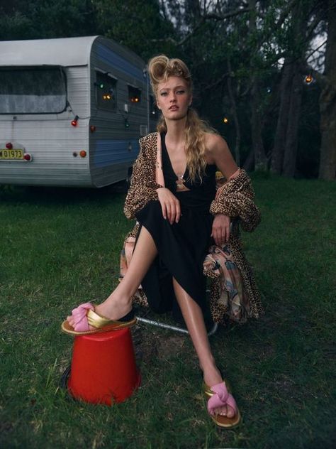 Retro Lawn Chair Photoshoot, Trailer Park Editorial, Trailer Park Glam, Trailer Park Chic, Trailer Park Fashion, Trailer Park Photoshoot, Trailer Trash Party Outfits Women, Glamping Fashion, Summer Fashion Editorial