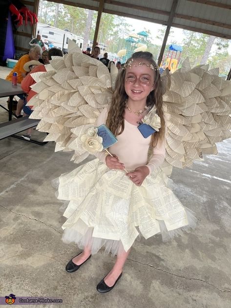 Book Fairy Costume Diy, Book Fairy Costume, Adult Costumes Diy, Diy Girls Costumes, Librarian Ideas, Ideas Carnaval, Halloween Crafts Ideas, Fairy Costume Diy, Recycled Costumes