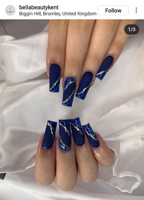 Navy Blue Matte Nails With Silver, Nail Designs For Navy Blue Dress, Dark Blue And Gold Nail Designs, Dark Blue With Gold Nails, Navy Gold Nails Design, Navy Blue Nails For Homecoming, Midnight Blue Nail Ideas, Graduation Nails Blue And Gold, Navy Blue Prom Nails Acrylic