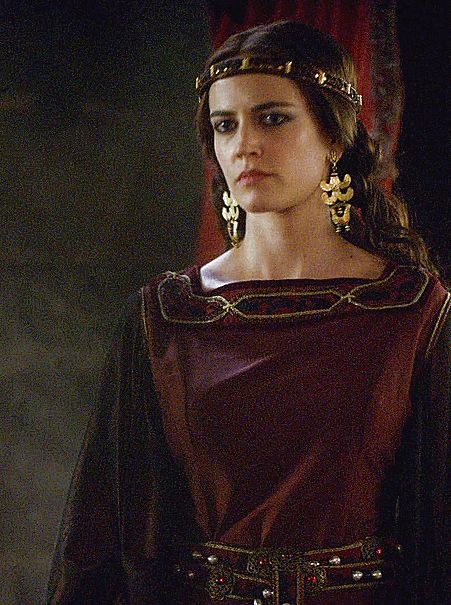 (99+) periodcostumefantasylover na Tumblrze Green News, Medieval Aesthetic, Hollywood Costume, Fantasy Dresses, Eva Green, Medieval Dress, Movie Costumes, Current Styles, Burgundy Dress