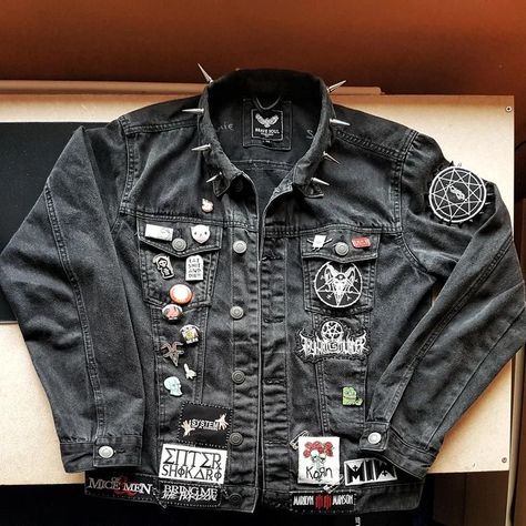 Punk Fashion Diy, Battle Jackets, Battle Vest, Punk Patches, Battle Jacket, Jacket Ideas, Style Rock, Punk Outfits, Estilo Punk