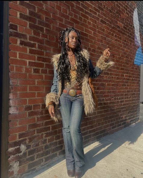 70s Fur Jacket Outfit, Penny Lane Outfits, Fur Denim Jacket Outfits, Winter Bohemian Outfits, Penny Lane Coat Outfit, Earthy Fashion, Vintage Outfit Ideas, Maximalist Outfit, Fashion 2000