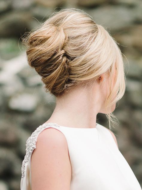 Sweep your beautiful locks into a twisted French updo for a chic wedding hairstyle suitable for brides and bridesmaids alike. Simple Elegant Hairstyles, French Twist Updo, Bridesmaid Updo, Romantic Updo, French Twist Hair, Bridesmaid Hair Updo, Wedding Hairstyles Updo, Scene Hair, French Twist