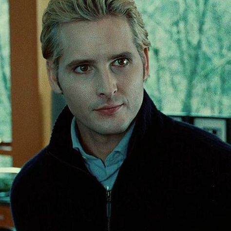 Forks Washington Twilight, Dr Cullen, Carlisle Cullen, Kristen Stewart Movies, Nurse Jackie, Twilight Cast, Peter Facinelli, Hot Vampires, I Fall To Pieces