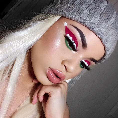 1,802 Likes, 62 Comments - Wigs Makeup & Fashion Babe . (@jayviill) on Instagram: “-𝑰𝒕’𝒔 𝒕𝒉𝒆 𝒎𝒐𝒔𝒕 𝒘𝒐𝒏𝒅𝒆𝒓𝒇𝒖𝒍 𝒕𝒊𝒎𝒆 𝒐𝒇 𝒕𝒉𝒆 𝒚𝒆𝒂𝒓!🎅🏻 .———————————————————————— . . Details: . . Foundation…” Dramatic Eyeshadow, Cool Halloween Makeup, Graphic Makeup, Dope Makeup, Makeup Eye Looks, Christmas Makeup, Wonderful Time Of The Year, Makeup Fashion, Christmas Hat