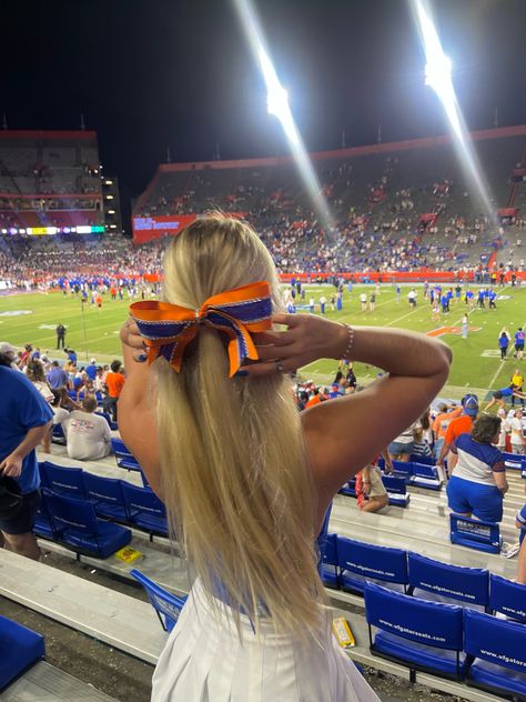 Florida gator orange and blue football game say outfits gator fit bow hair accessories Florida Gator Outfits, Uf Tailgate, Florida Football, Florida Gators Football, Gators Football, Florida Gator, College Game Days, Dream College, Blue Football