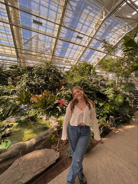 Butterfly Gardens in Utah, Outfit inspiration Botanical Garden Picture Ideas, Butterfly House Photoshoot, Zoo Fits, Botanical Garden Instagram Pictures, Botanical Gardens Senior Pictures, Botanical Garden Senior Pictures, Zoo Outfit, Butterfly Sanctuary, Alphabet Dating