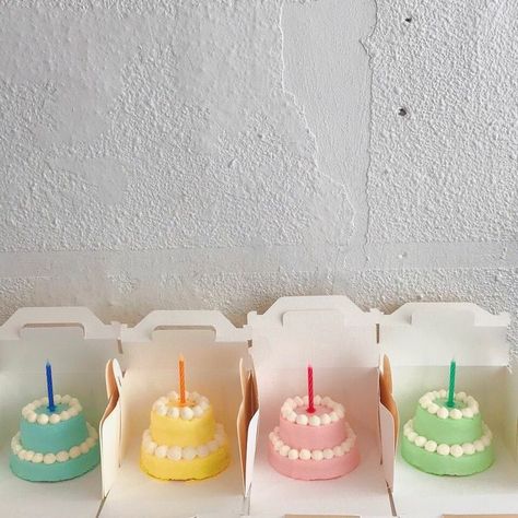 not my pic Mini Torte, Tiny Cakes, Cake Mini, Korean Cake, One Cake, Pretty Dessert, Simple Birthday Cake, Pretty Birthday Cakes, Cute Birthday Cakes