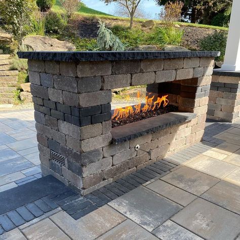 ————— ﻿📸👷 creative_hardscapes (IG) ⚒️ Brussels Dimensional (Sierra), Beacon Hill Smooth (Fossil) with Copthorne (Basalt), and Black River Coping. ————— #Unilock #outdoorlivingspace #firepitseason #backyardtransformation #backyardinspiration Unilock Beacon Hill Smooth Fossil, Unilock Beacon Hill Smooth, Outdoor Bar Area, Patio Stone, Custom Fire Pit, Fire Pit Kit, Gas Fire Table, Black River, Gas Fire Pit