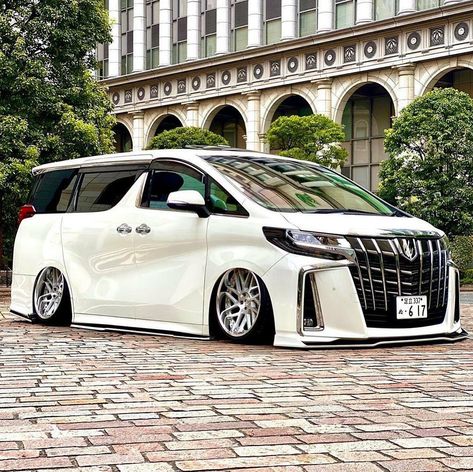 Kereta Alphard, Honda Super Cub, Lexus Ls, Toyota Alphard, Lexus Cars, Dark Phone Wallpapers, Super Sport, Sports Cars Luxury, Mini Van