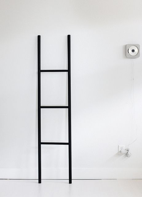 DIY: ladder Ladder Diy, Diy Ladder, Diy Blanket Ladder, Minimal Living, Blanket Ladder, Trade Show Display, Cooling Blanket, Minimalism Interior, Lifestyle Design