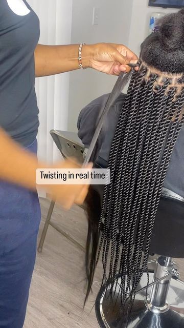 🦋Kenya on Instagram: "Sometimes I feel like I’m twisting so slow but this clip just gave me a confidence boost cause I be moving 😂 SN: No, my wrist or fingers don’t hurt lol I get asked that all the time" Knotless Braid Hairstyles, Big Twist Braids Hairstyles, Latest Hair Braids, Knotless Braid, Hair Braid Patterns, Home Relaxing, Senegalese Twist Hairstyles, Trendy Bob, Short Box Braids Hairstyles