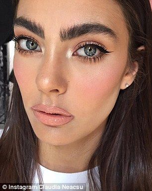 Stunning makeup. I came across this makeup and loved it #makeup #eyeshadow #foundation #contour #eyebrow #eyebrows #eyeliner ##lone #trends #style #fashion # eyepencil Eyeshadow Cat Eye, Brown Makeup Products, Bushy Eyebrows, Full Eyebrows, Trendy Eyeshadow, Faux Freckles, Cheek Makeup, Creamy Lipstick, Full Brows