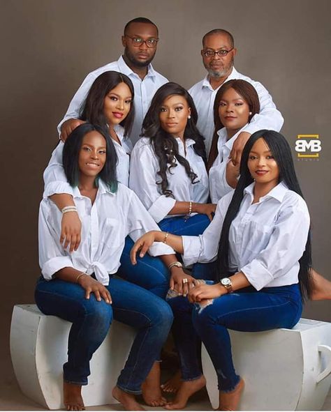 Summer Colors For Family Pictures, African Family Photoshoot Ideas, Family Birthday Photoshoot, Choir Photoshoot, Family Photoshoot Black People, Black Family Portrait Ideas, Black Family Photoshoot, Big Family Photo Shoot Ideas, Adult Family Photos