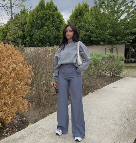 Cream And Gray Outfits, Tailored Pants Outfit Winter, Trousers Sneakers Outfit, Grey Trousers Outfit Women, Gray Trousers Outfit, All Grey Outfit, Grey Sneakers Outfit, Grey Trousers Outfit, Cute Professional Outfits