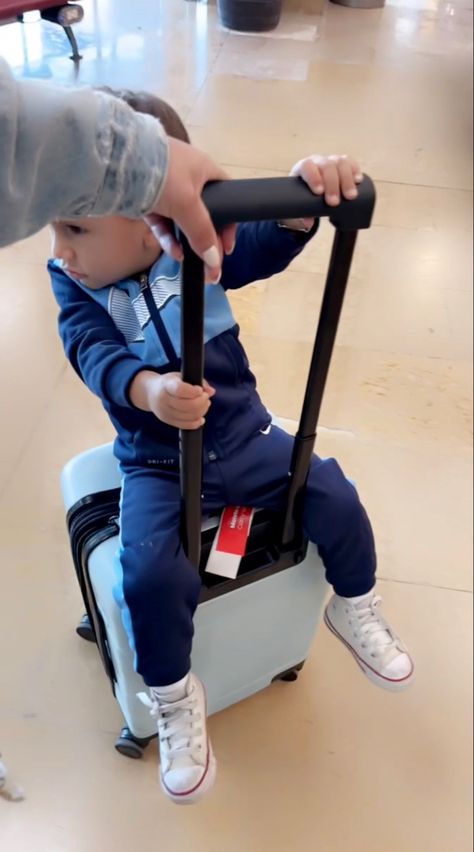 Easy & fun way to get my toddler around the airport Roleplay Photos, Airport Fits, At Airport, Airport Look, Future Goals, Airport Outfit, Travel Tips, Travel