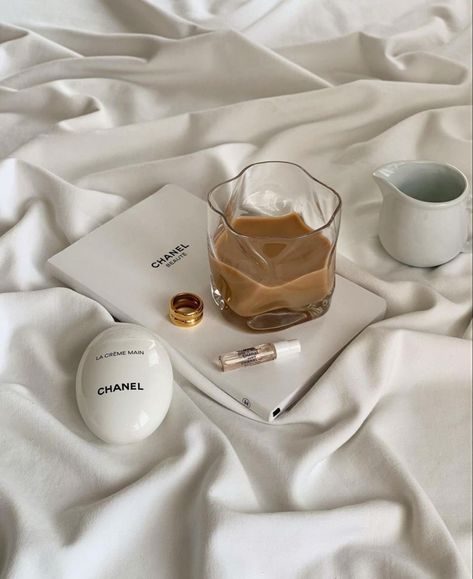 flowers, elegant, classy, classy deco, home inspo, elegant aesthetics, classy aesthetics, elegant lady, classy girl, home, Chanel, luxury, Bb Cream Aesthetic, Cream Aesthetic, Luxury Aesthetic, Classy Aesthetic, Aesthetic Coffee, Beige Aesthetic, Brown Aesthetic, Coffee Addict, White Aesthetic