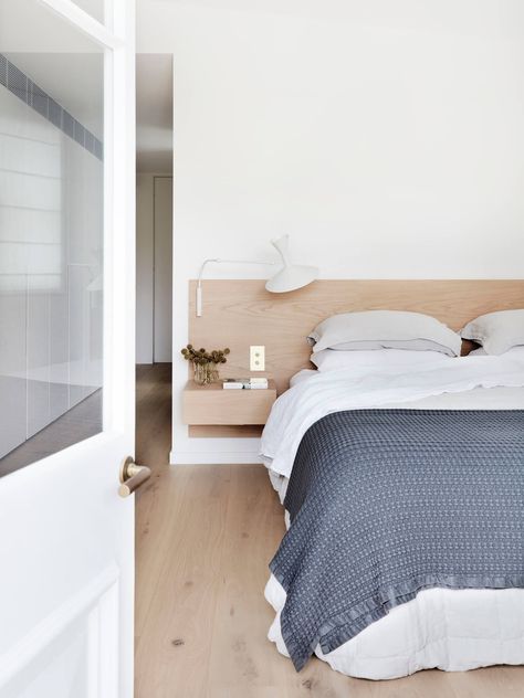 Bedroom | Hargrave House by CM Studio | est living Oak Headboard, Ideas Hogar, 아파트 인테리어, Minimalist Interior, Minimalist Bedroom, Beach House Decor, 인테리어 디자인, Home Decor Bedroom, Modern Bedroom