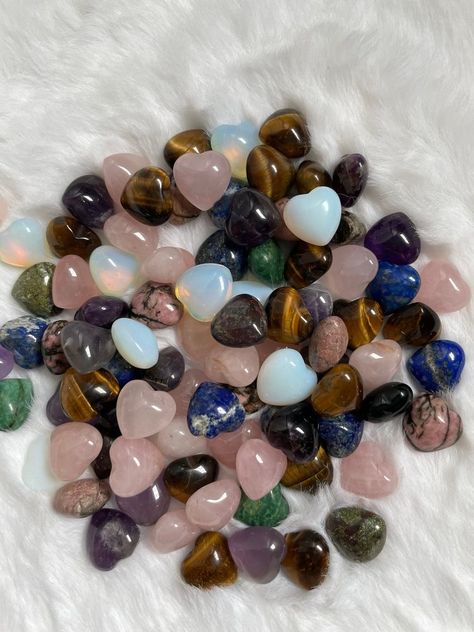 Amethyst Ocean, Crystal Vibes, Crystal Aesthetic, Crystal Guide, Spiritual Crystals, Pretty Rocks, Crystal Candles, Minerals And Gemstones, Mini Heart